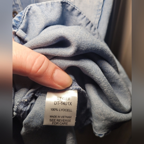 Zenana v neck long sleeve button down size 3X - Picture 4 of 8